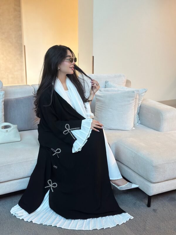 121 black&white abaya